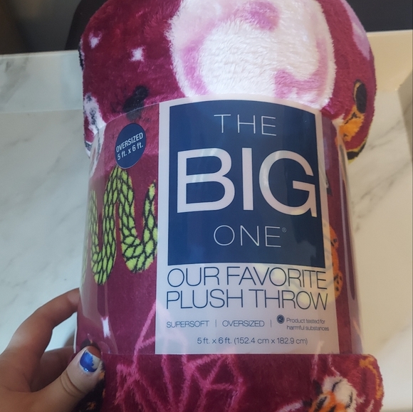 🆕️ Big One Witch Throw Blanket - Picture 2 of 4